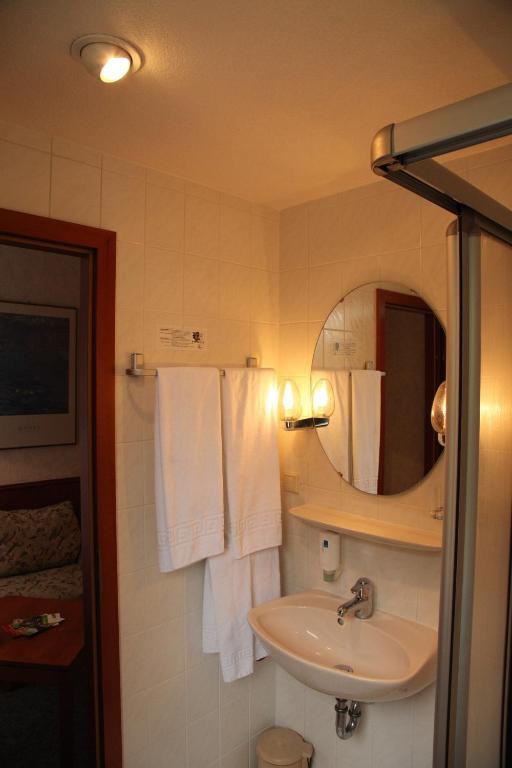 Ackfeld Hotel-Restaurant Bueren  Bilik gambar